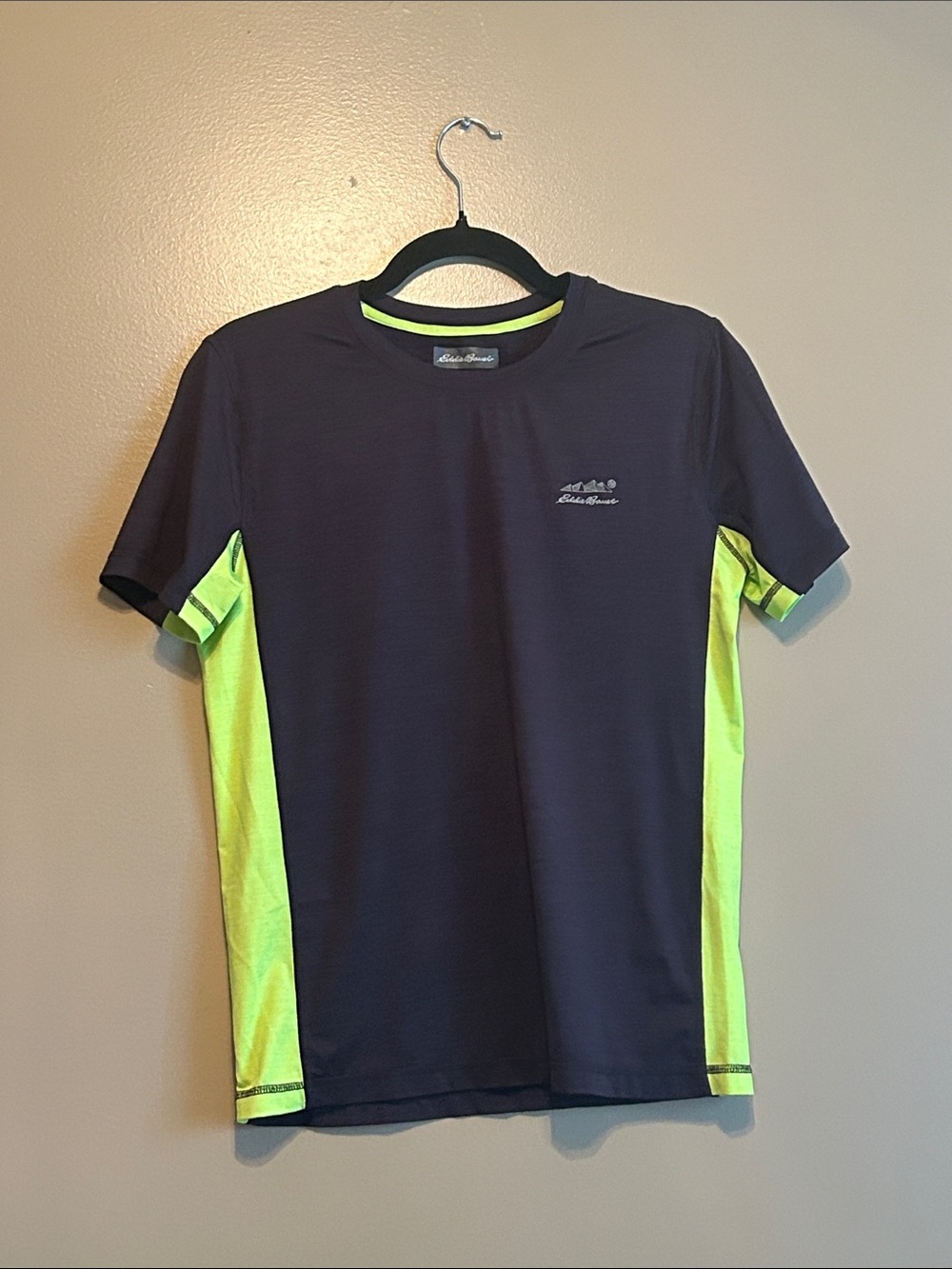Eddie Bauer Black Tee with Neon Green Side Panels - Large (14)